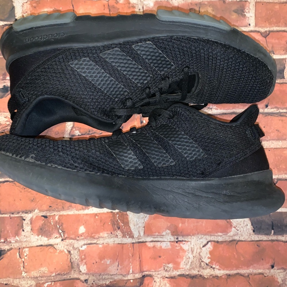 🐬Men’s black adidas athletic shoes